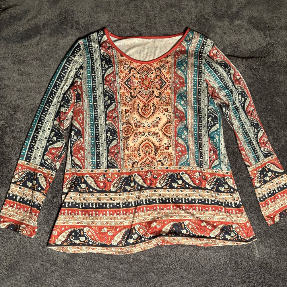 Women’s cotton soft comfy long sleeved shirt.